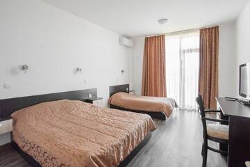 Фото номера Трехместный номер с балконом Отель Villa Trakia г. Simeonovo 3
